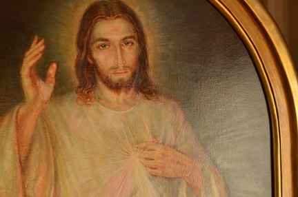 6/ Jezus Miłosierny - szósta kopia obrazu wg. Adolfa Hyły, wym. obrazu w świetle ramy 136 x 68 cm , rok 2019, obraz znajduje się na Węgrzech - Krisztus Király Plébánia - Balatonfüred